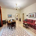 Elegante Nel Cuore Del Barocco Apartment *